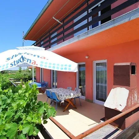 Apartment Mit Waschmaschine, Privater Parkplatz Und Grosse Terrasse Samt Grillplatz *