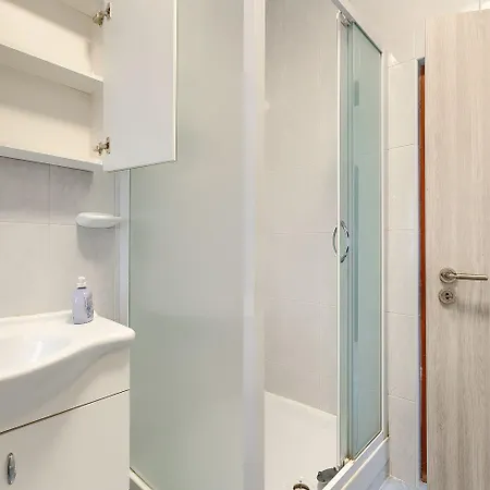 Appartement Mit Waschmaschine, Privater Parkplatz Und Grosse Terrasse Samt Grillplatz *
