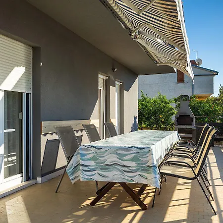 Mit Waschmaschine, Privater Parkplatz Und Grosse Terrasse Samt Grillplatz Apartment Banjole