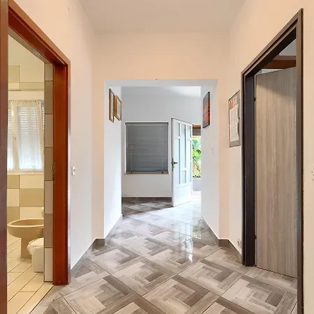 Apartment Mit Waschmaschine, Privater Parkplatz Und Grosse Terrasse Samt Grillplatz *