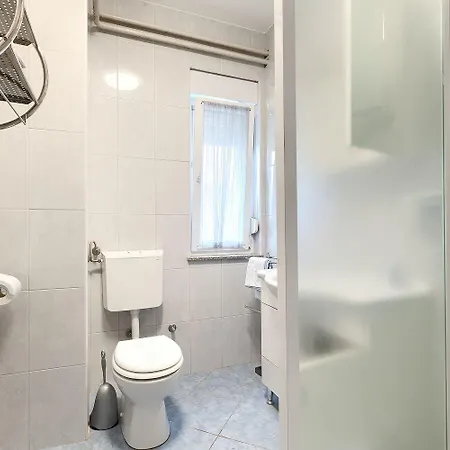 Appartement Mit Waschmaschine, Privater Parkplatz Und Grosse Terrasse Samt Grillplatz *