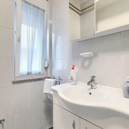 Appartement Mit Waschmaschine, Privater Parkplatz Und Grosse Terrasse Samt Grillplatz Banjole