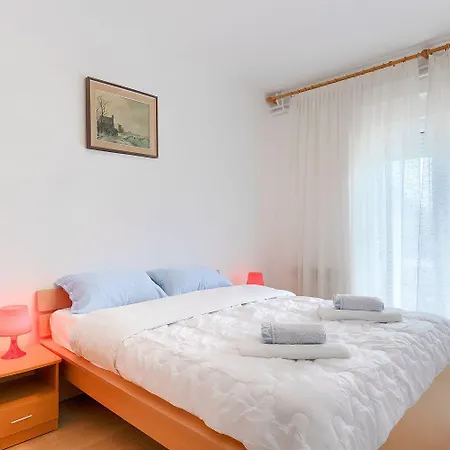 Mit Waschmaschine, Privater Parkplatz Und Grosse Terrasse Samt Grillplatz Banjole