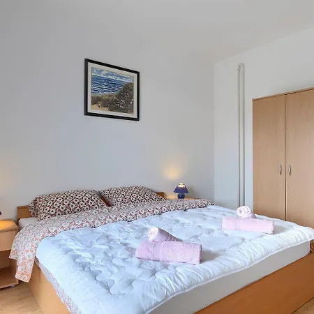 Appartement Mit Waschmaschine, Privater Parkplatz Und Grosse Terrasse Samt Grillplatz Banjole