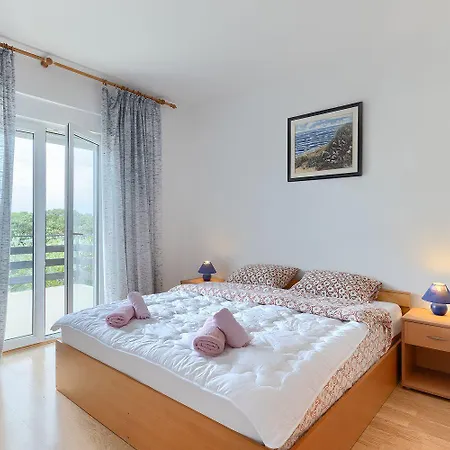 Mit Waschmaschine, Privater Parkplatz Und Grosse Terrasse Samt Grillplatz Apartment *