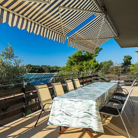 Mit Waschmaschine, Privater Parkplatz Und Grosse Terrasse Samt Grillplatz Apartment