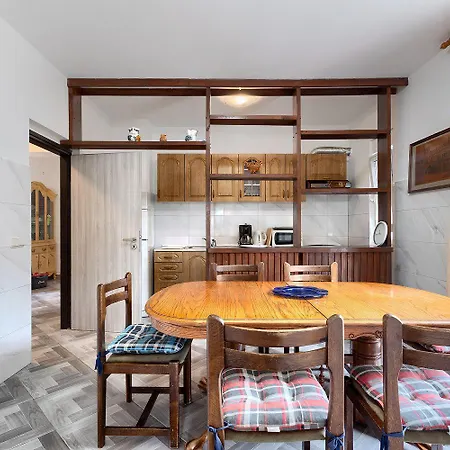 Apartment Mit Waschmaschine, Privater Parkplatz Und Grosse Terrasse Samt Grillplatz