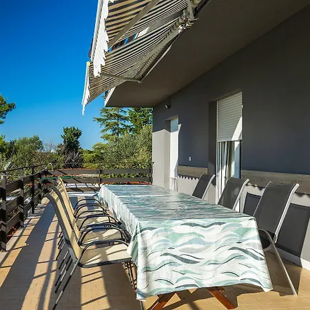Mit Waschmaschine, Privater Parkplatz Und Grosse Terrasse Samt Grillplatz Appartement Banjole