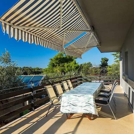 Apartment Mit Waschmaschine, Privater Parkplatz Und Grosse Terrasse Samt Grillplatz Banjole